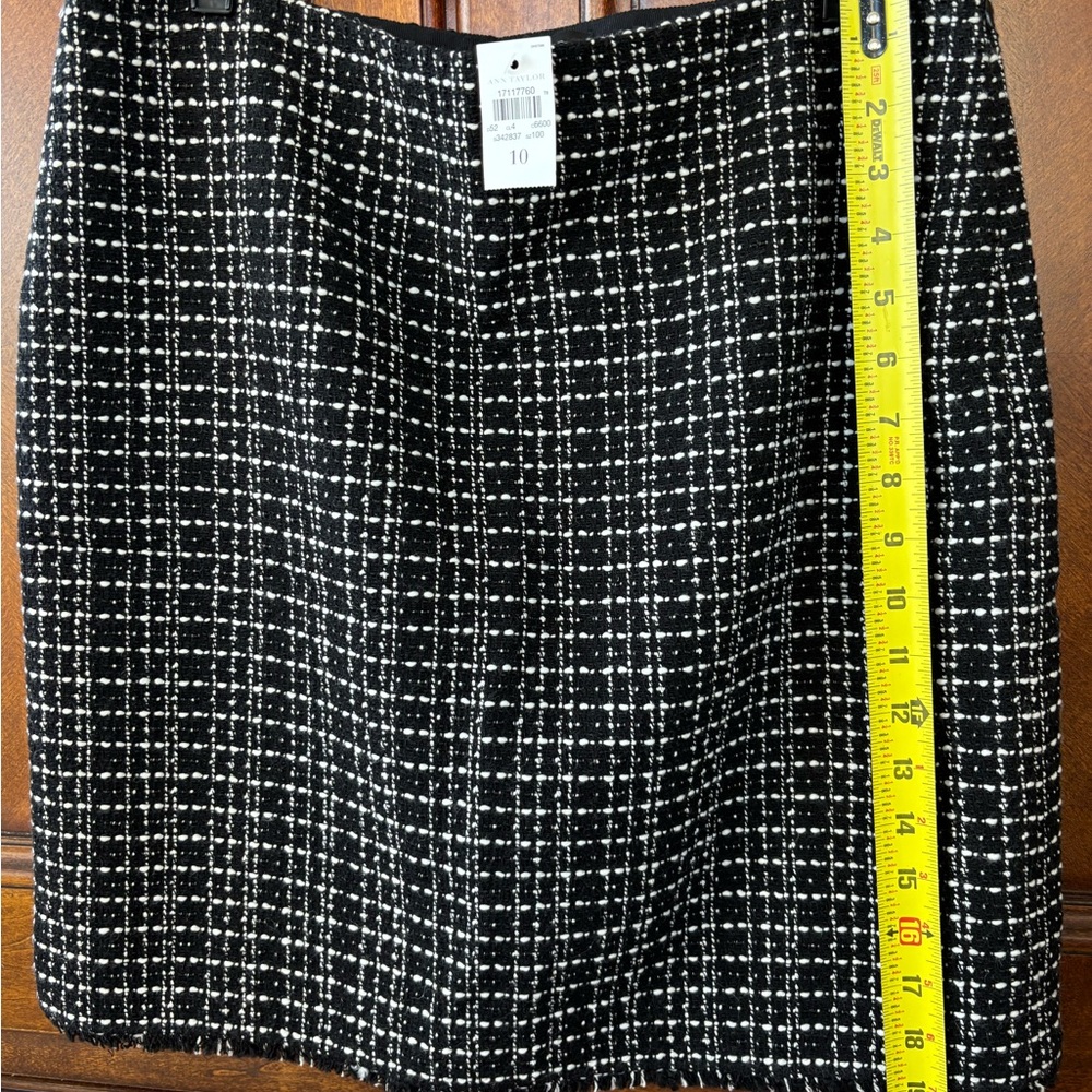 Ann Taylor- Black and White Tweed Skirt